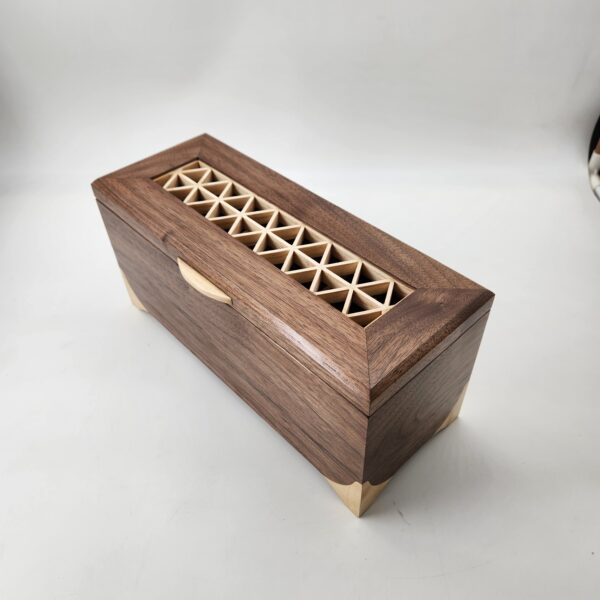 Walnut Tea Box with Kumiko Pattern on the Lid with 4 compartments.