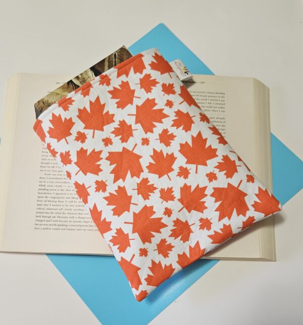 Canadian Maple Leaf Book sleeve for book lovers