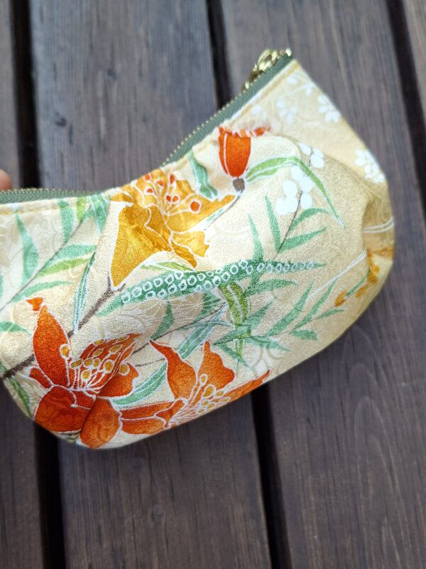 Kimono Clam-shaped Pouch made of Japanese Vintage Kimono with YKK Zipper Fabric cosmetic pouch small bag antique kimono repurposed upcycling