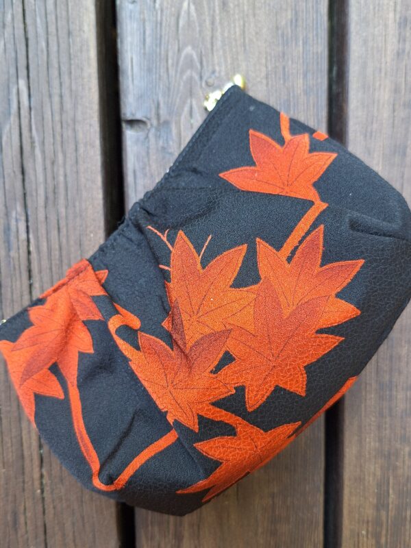 Kimono Clam-shaped Pouch made of Japanese Vintage Kimono with YKK Zipper Fabric cosmetic pouch small bag antique kimono repurposed upcycling
