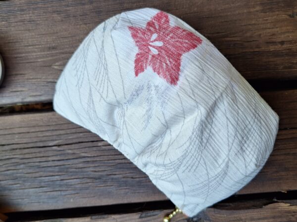 Kimono Clam-shaped Pouch made of Japanese Vintage Kimono with YKK Zipper Fabric cosmetic pouch small bag antique kimono repurposed upcycling