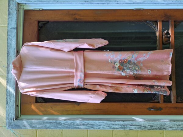 Kimono Jacket Long made of Japanese Vintage Kimono Fabric Antique Kimono Gown Kimono Robe Silk with Flower Print shining coral pink relaxing