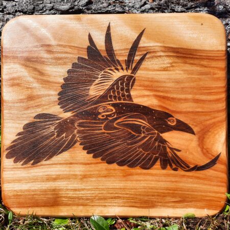 'Raven' wooden cutting board/charcuterie board
