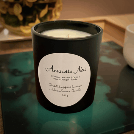 Amaretto scented candle/Bougie ¨Amaretto Noir¨, 100% soy wax, 255 g.