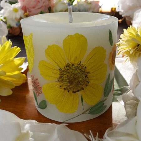 Botanical Beeswax Candle with Dried Flowers: Eco-Friendly Home Decor