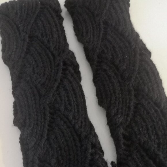 Black Knitted Fingerless Lace Armwarmer