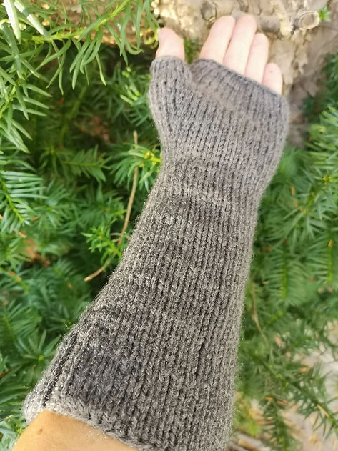 Grey 18th Century Scottish Highlands Fingerless Gloves