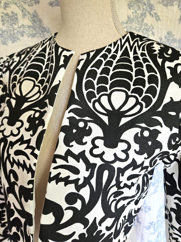 Size M Cropped Jacket Black And White
