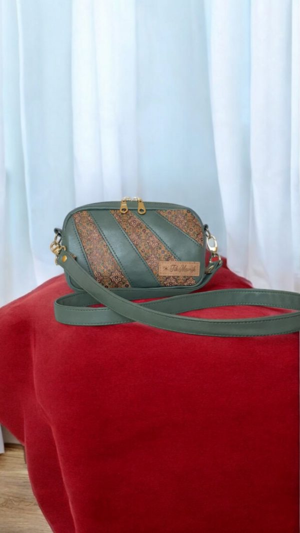 Tiny Cata Crossbody