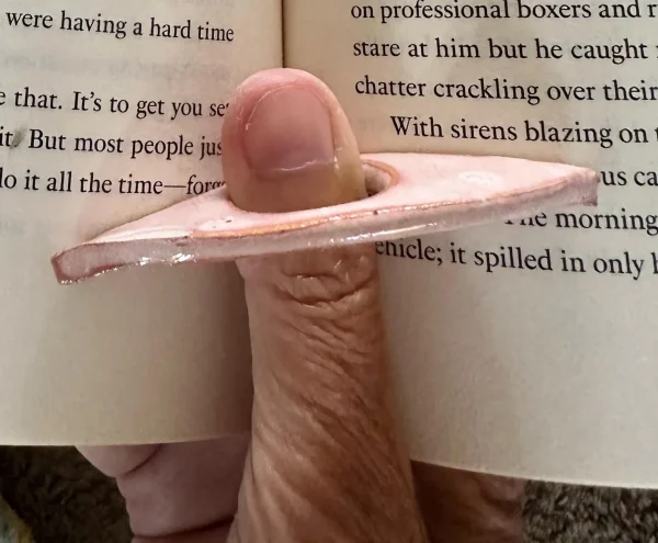 book thumb holder