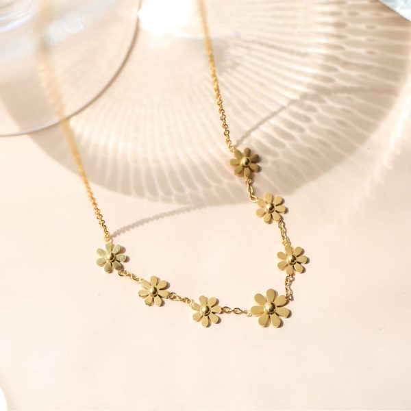 NEW 18k Gold Plated Flower Necklace Tarnish-Free Stainless Steel
