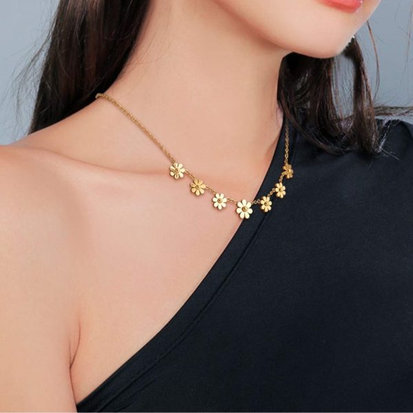 NEW 18k Gold Plated Flower Necklace Tarnish-Free Stainless Steel