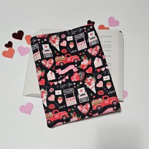 Falling in Love' Book Sleeve for book lovers