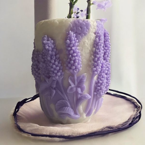 Hand-Poured Coconut Soy Mothes Day Lavender Crème Candle, Vanilla Floral Scent