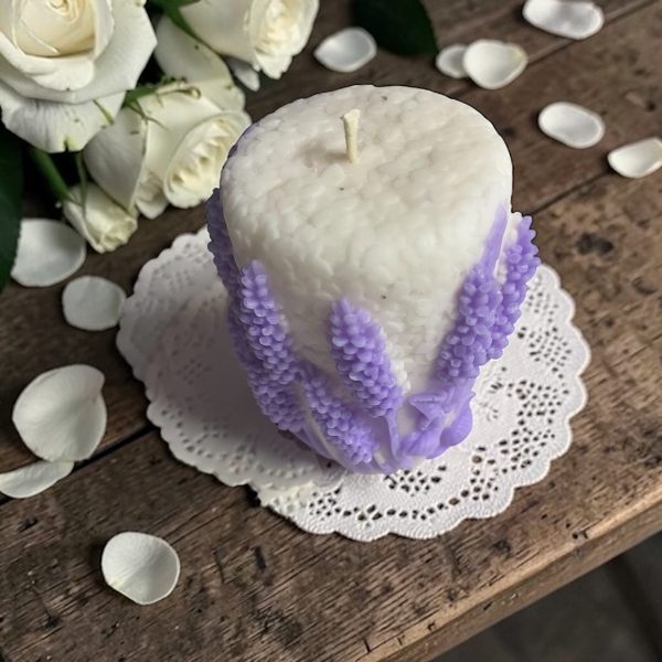 Hand-Poured Coconut Soy Mothes Day Lavender Crème Candle, Vanilla Floral Scent