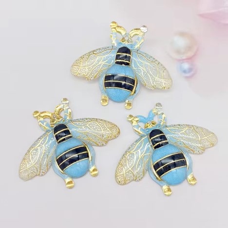 Bee-Sky-Blue-2025-02