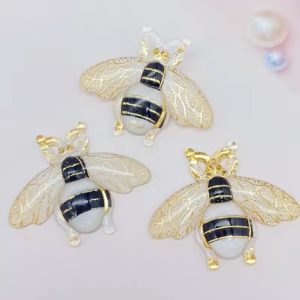 Needle Minder - Bee (White)