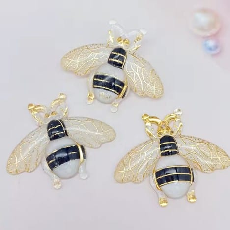 Bee-White-2025-02