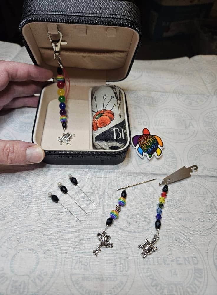 Embroidery-Set-Black-Rainbow-Turtle-2025-02