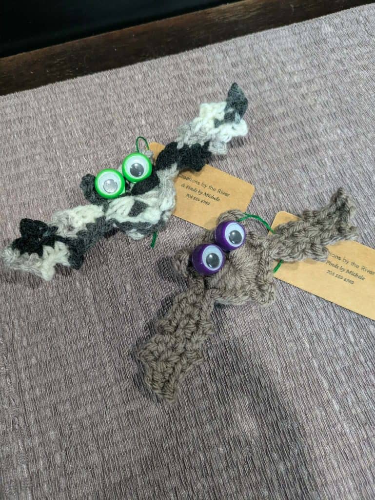 HM160-19-Google-eyes-bats