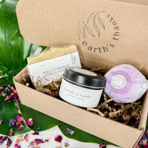 Relaxing spa gift set including a moisturizing bath bomb, an exfoliating soap and a soy candle