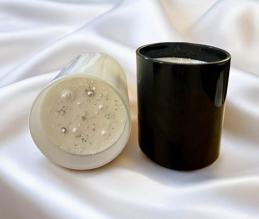 black-and-white-candles-1