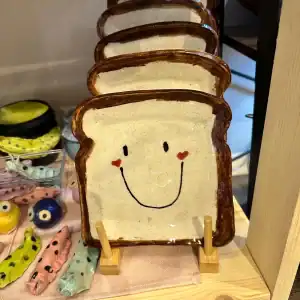 Toast Plate Wink