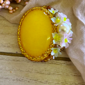 Yellow agate brooch